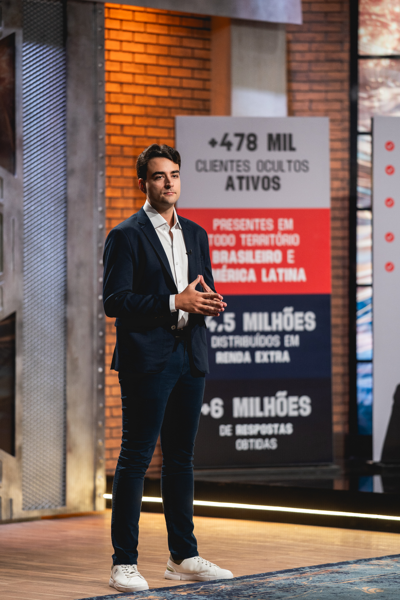 Bruno Vasconcelos no palco do Shark Tank Brasil